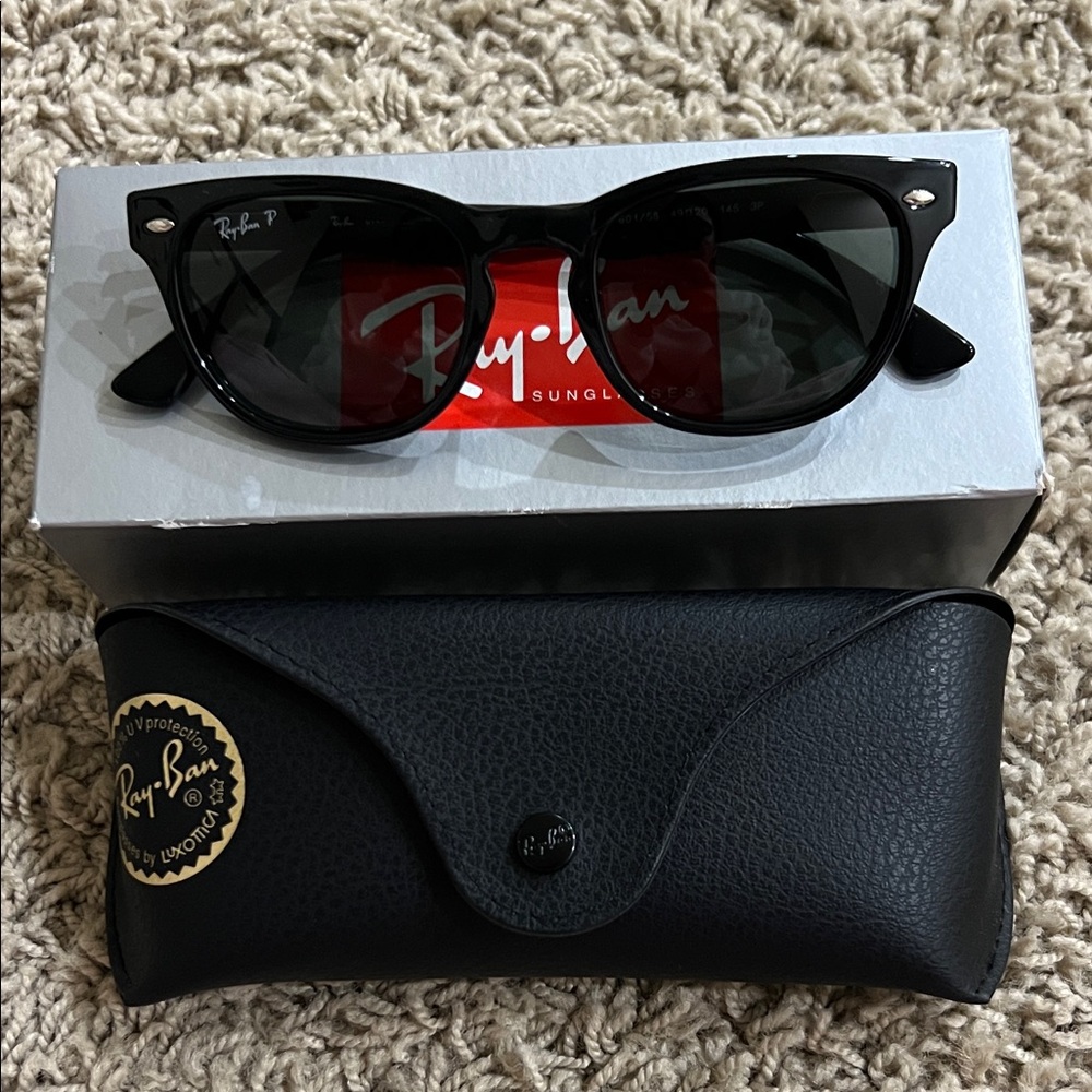 NWT Ray-Ban Wayfarer Polarized Authentic